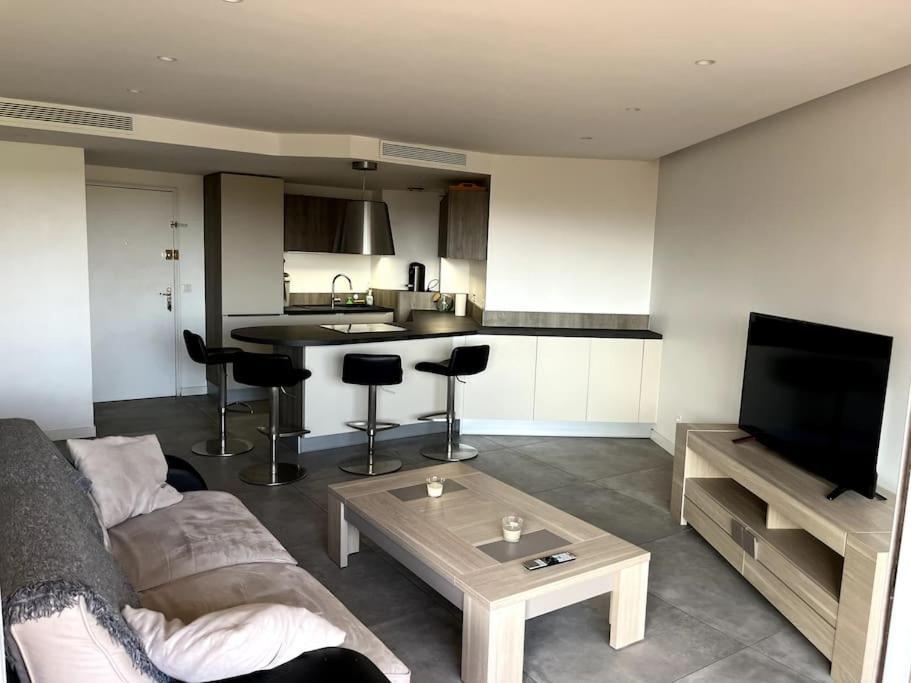 Appartement 2 Pieces Vue Mer, A Proximite De Tout Mandelieu Exterior foto
